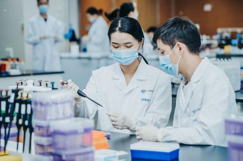 南京“新年第一會”曹林代表民企發聲，諾唯贊以創新通信技術開發擲地有聲